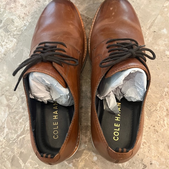 Like New Men’s Cole Haan shoe 9.5 - Picture 4 of 6